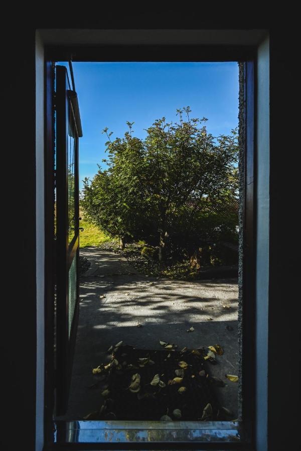 ÁLKA - Luxurious Private Room by the Sea With Hot Tub Njarthvik Esterno foto
