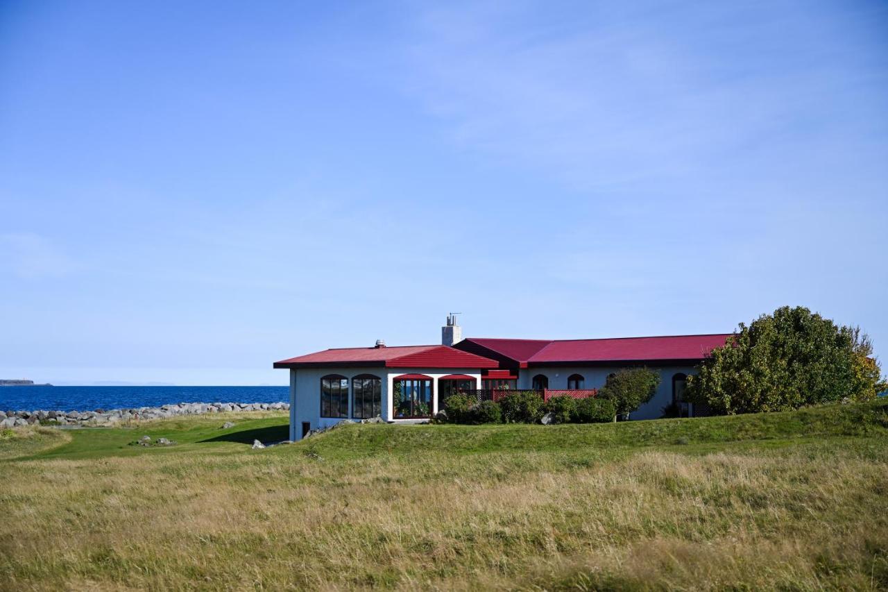 ÁLKA - Luxurious Private Room by the Sea With Hot Tub Njarthvik Esterno foto